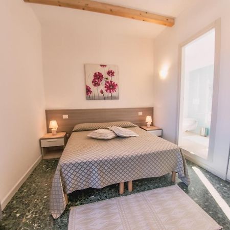 B&B Da Nicoletta San Pantaleo Buitenkant foto