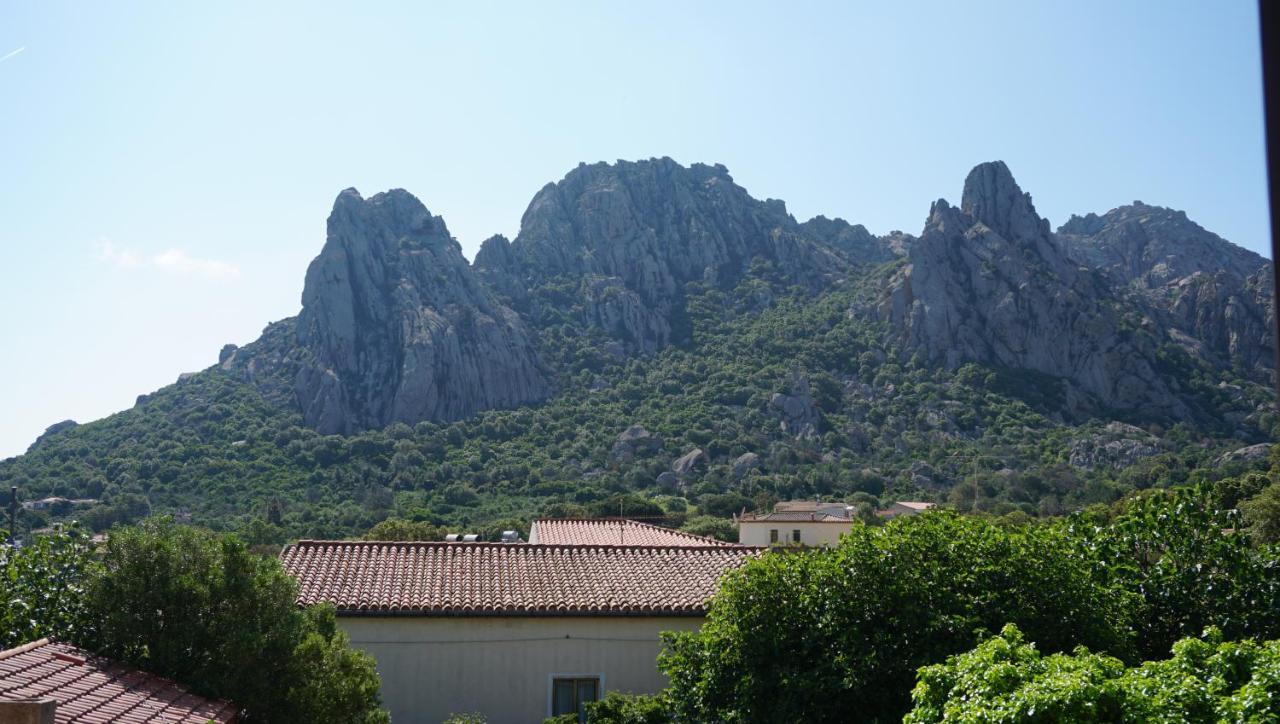 B&B Da Nicoletta San Pantaleo Buitenkant foto