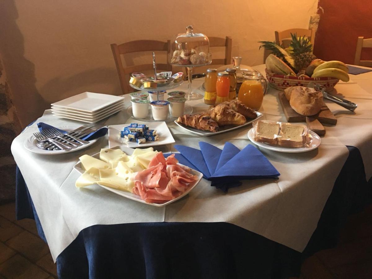 B&B Da Nicoletta San Pantaleo Buitenkant foto