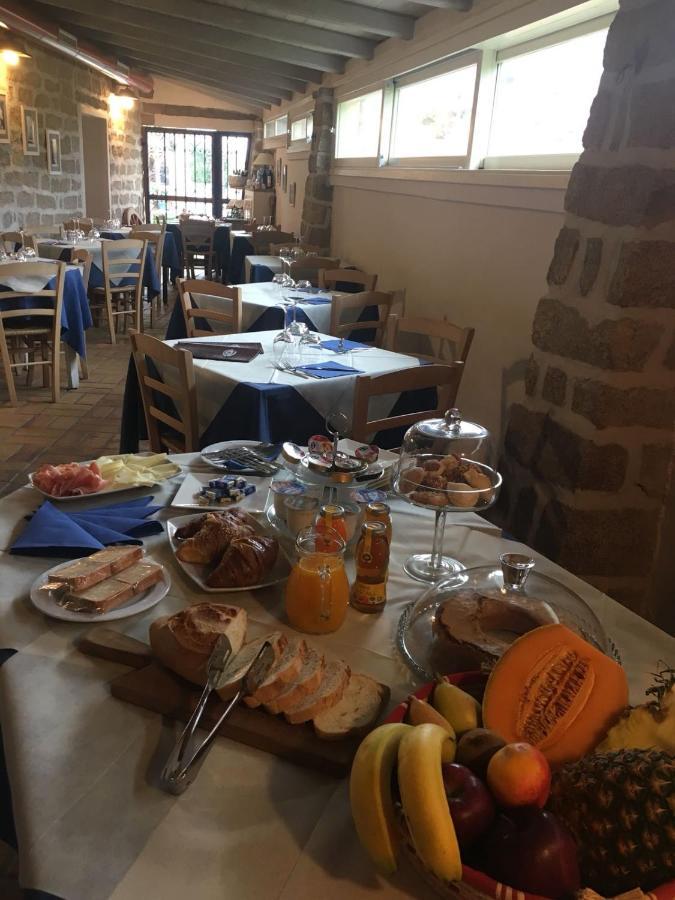B&B Da Nicoletta San Pantaleo Buitenkant foto