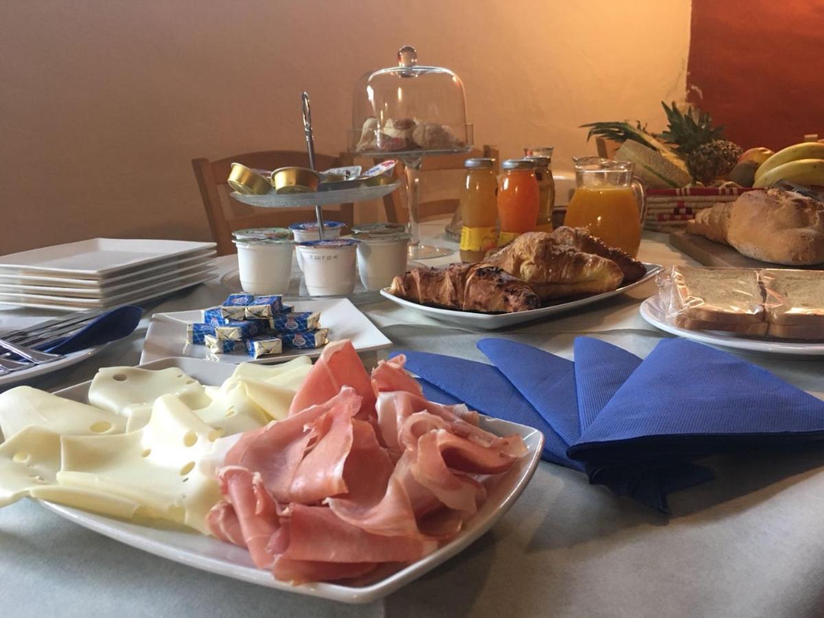 B&B Da Nicoletta San Pantaleo Buitenkant foto
