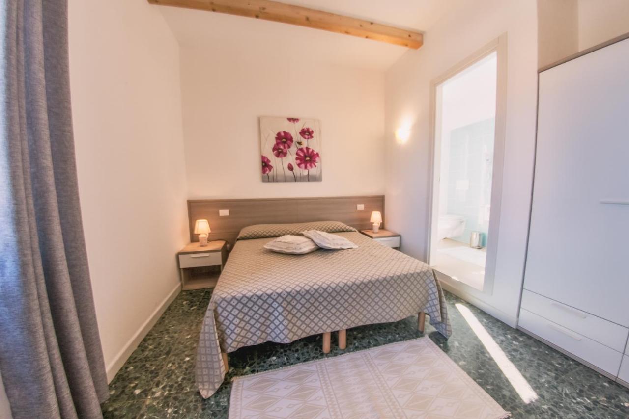 B&B Da Nicoletta San Pantaleo Buitenkant foto