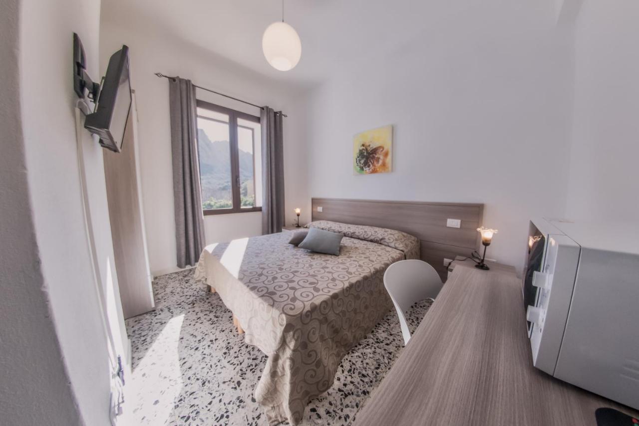 B&B Da Nicoletta San Pantaleo Buitenkant foto