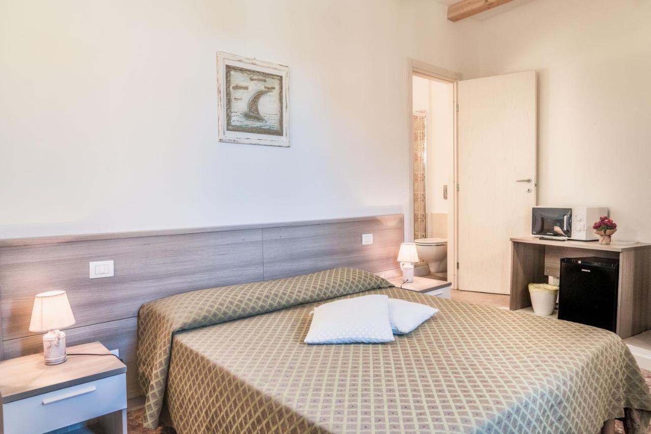 B&B Da Nicoletta San Pantaleo Buitenkant foto